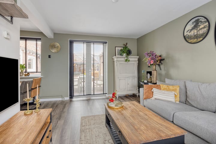 Photo 11 of Julianastraat 17