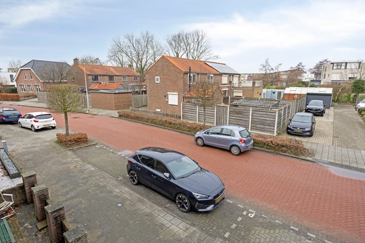 Photo 39 of Julianastraat 17