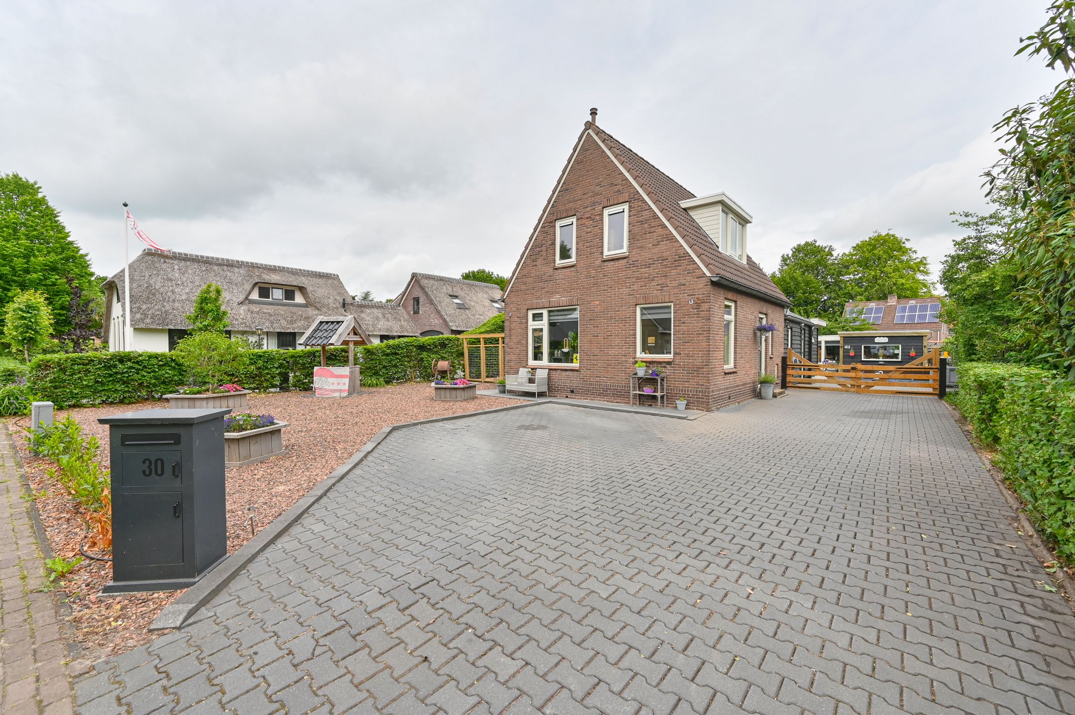 Photo 42 of Burgemeester Tonckensstraat 30