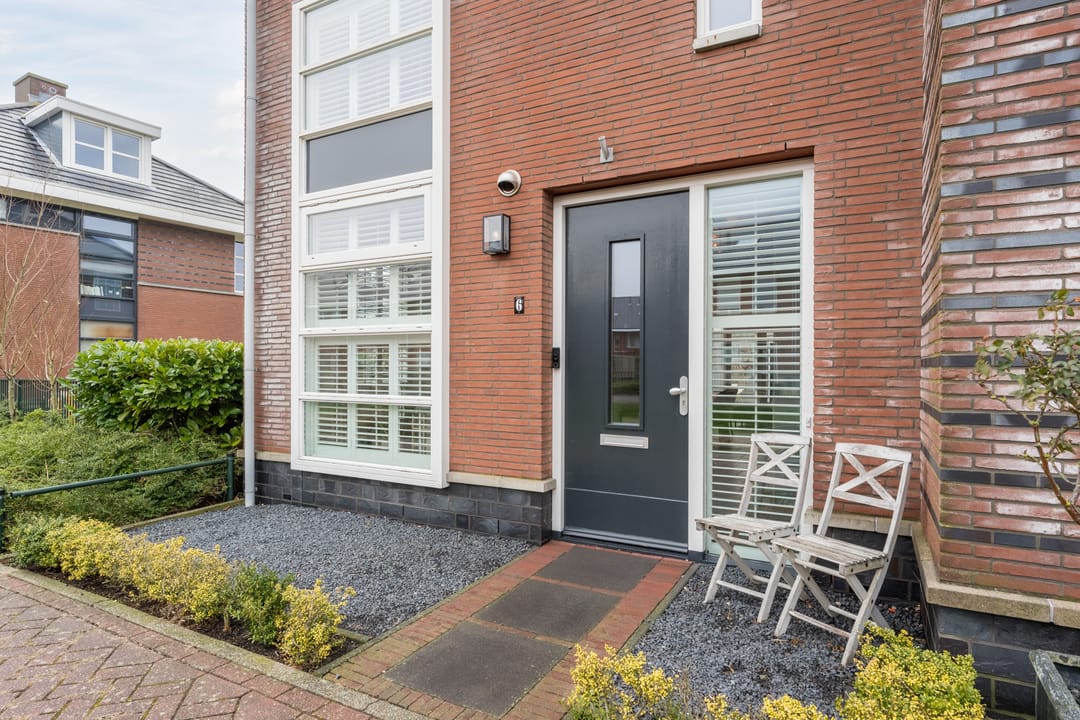 Foto 2 van Slechtvalk 6