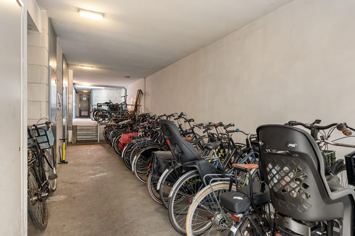 Photo 37 of Eerste Helmersstraat 100-C