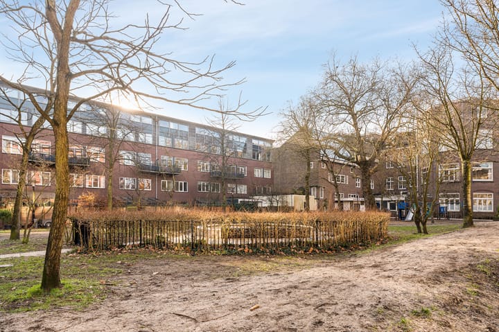 Photo 39 of Eerste Helmersstraat 100-C