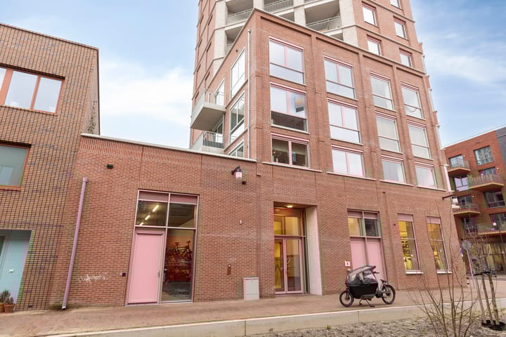 Photo 2 of Annie van Velzenhof 23