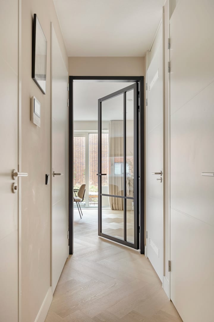 Photo 13 of Annie van Velzenhof 23