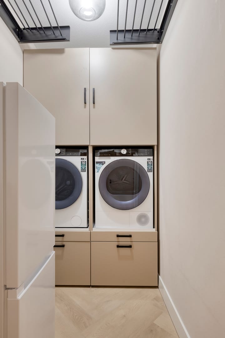 Photo 15 of Annie van Velzenhof 23