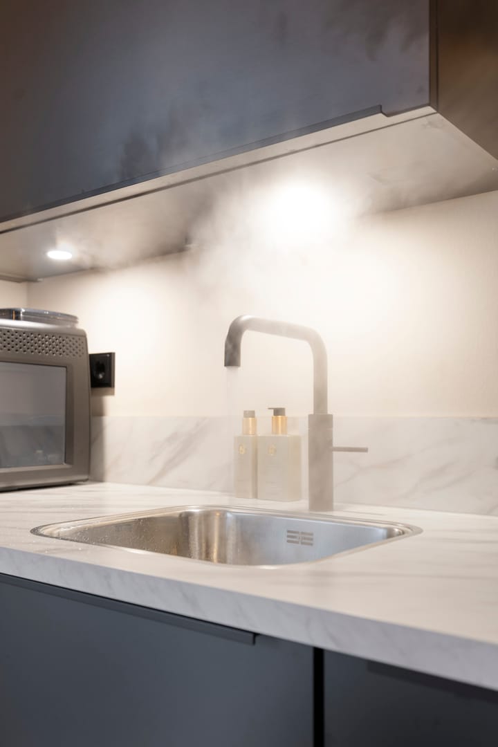 Photo 22 of Annie van Velzenhof 23