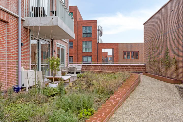 Photo 29 of Annie van Velzenhof 23