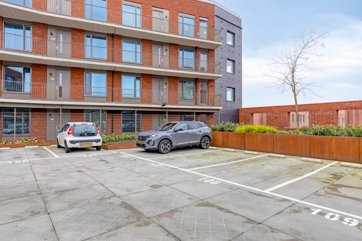 Photo 32 of Annie van Velzenhof 23