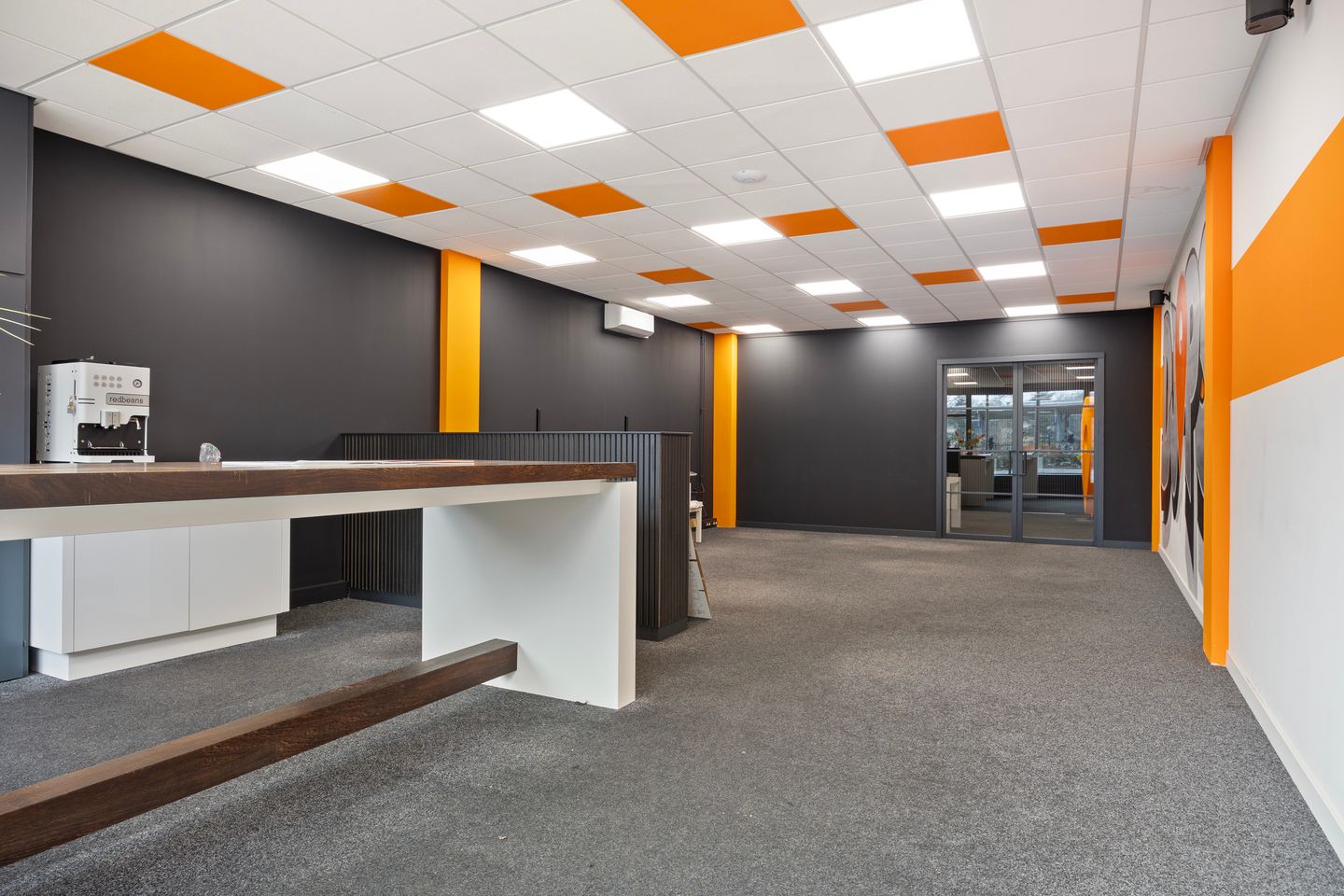 View photo 5 of Stationsplein 16