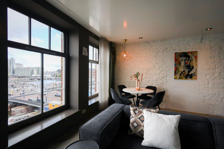 Foto 2 van Warmoesstraat 12-K