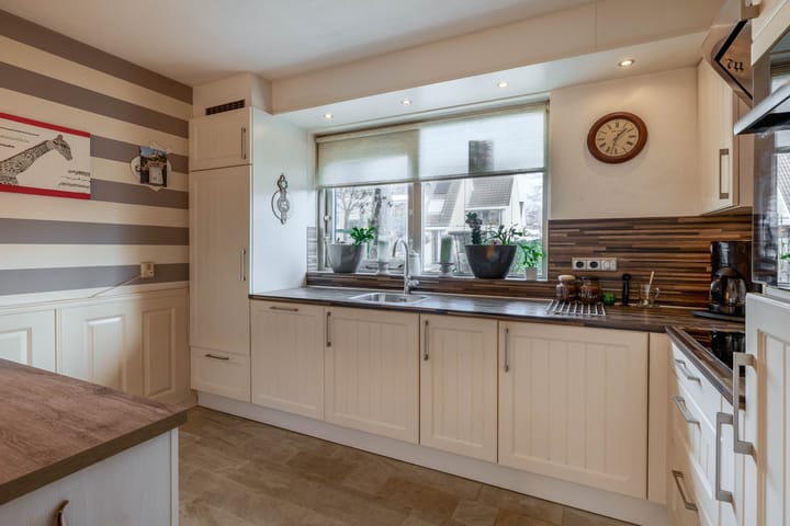 Photo 10 of Albert Schweitzerlaan 107