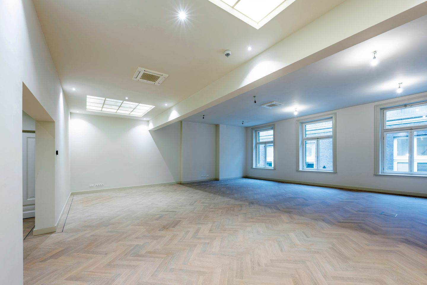 Bekijk foto 2 van Rokin 6