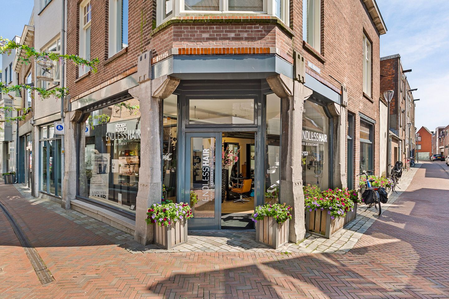 View photo 1 of Papegaaistraat 9