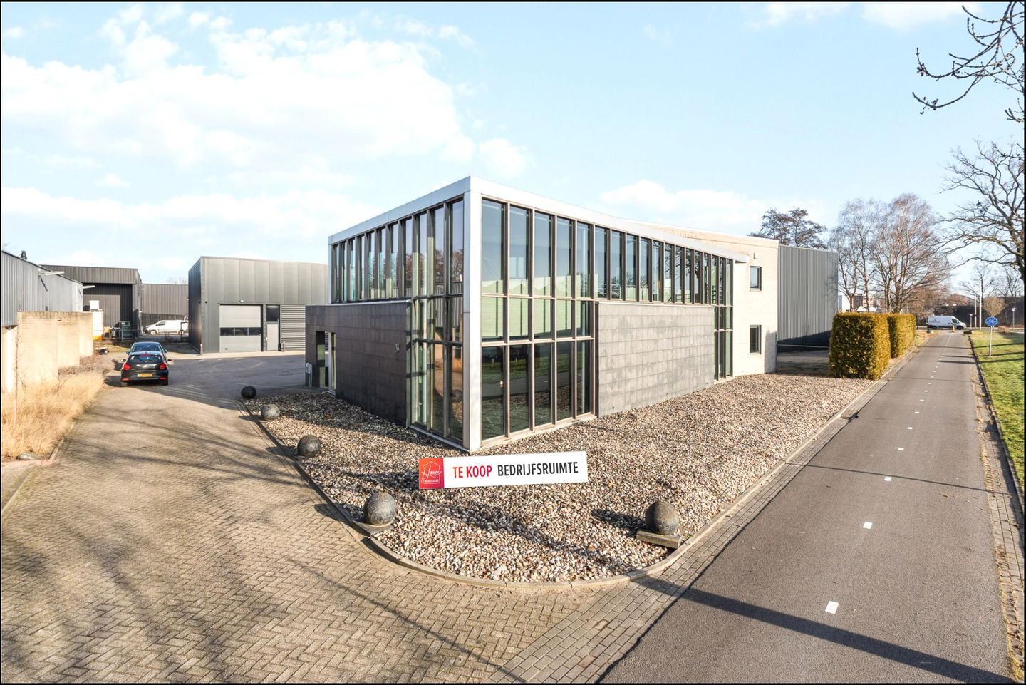 View photo 1 of Ainsworthstraat 33