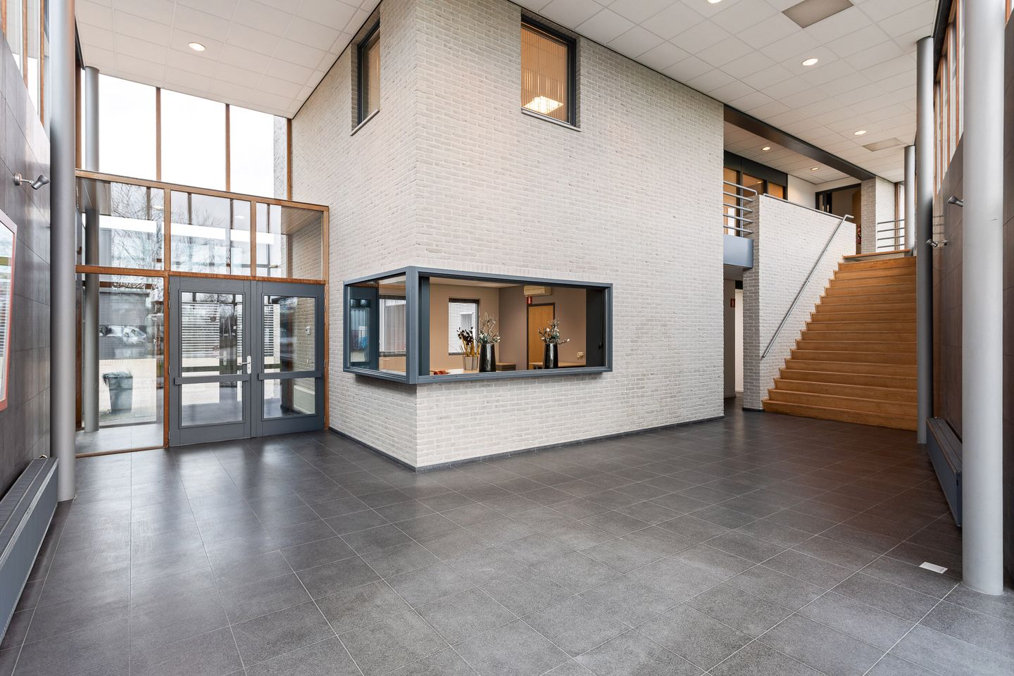 View photo 2 of Ainsworthstraat 33