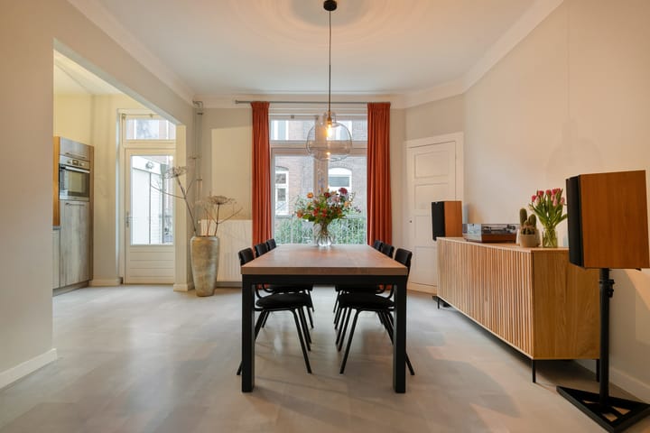 Photo 10 of Evertsenstraat 42