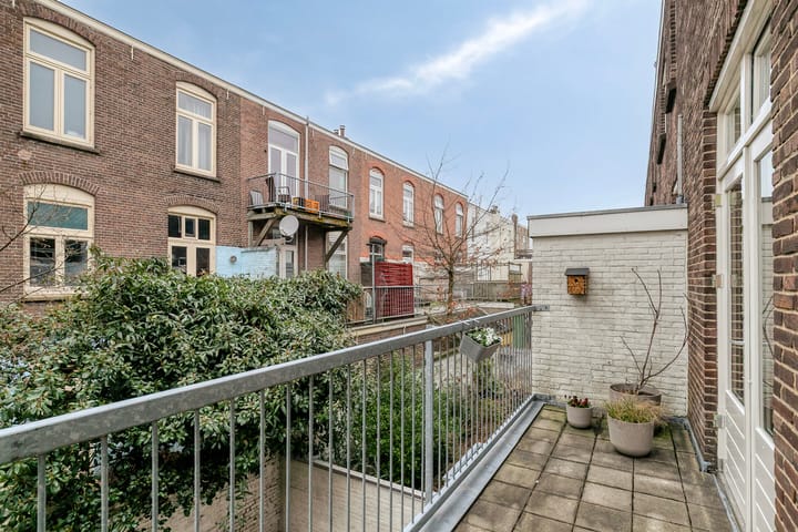 Photo 16 of Evertsenstraat 42