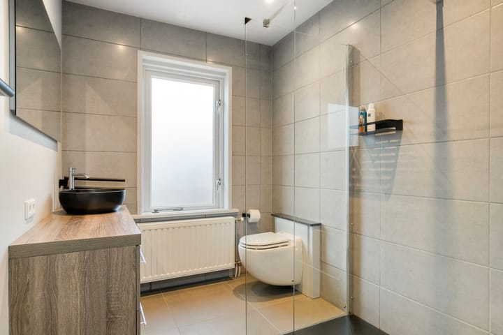 Photo 22 of Evertsenstraat 42