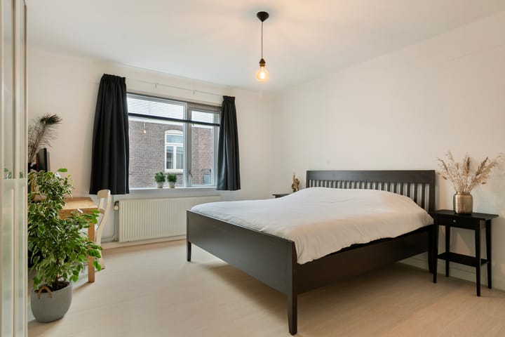 Photo 25 of Evertsenstraat 42