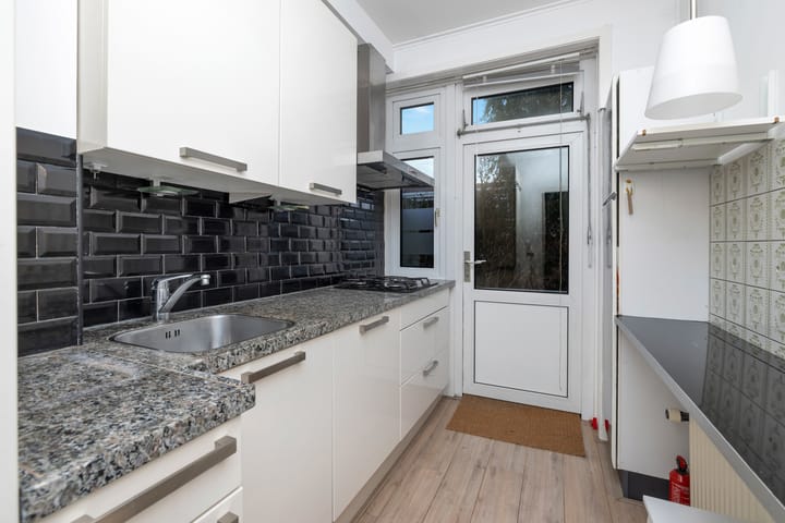 Foto 10 van Van Zeggelenplein 3