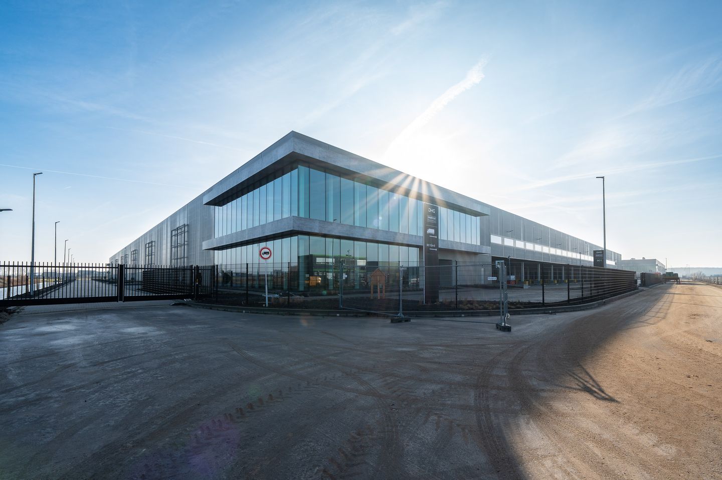 View photo 4 of Voltaweg