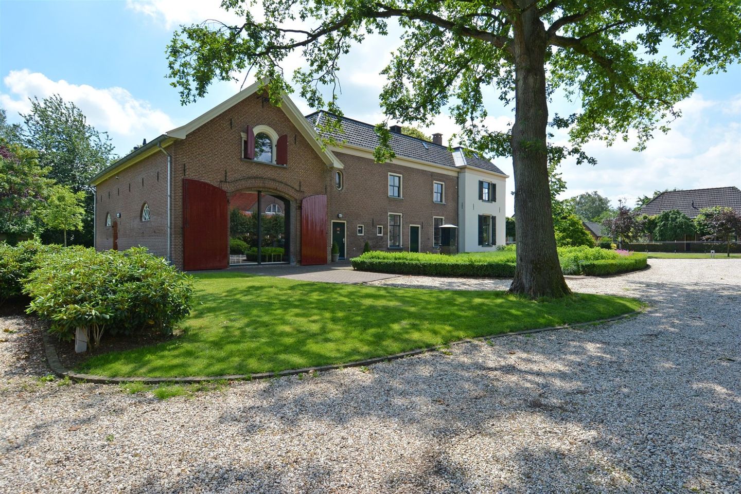 View photo 2 of Dorpsstraat 10-12