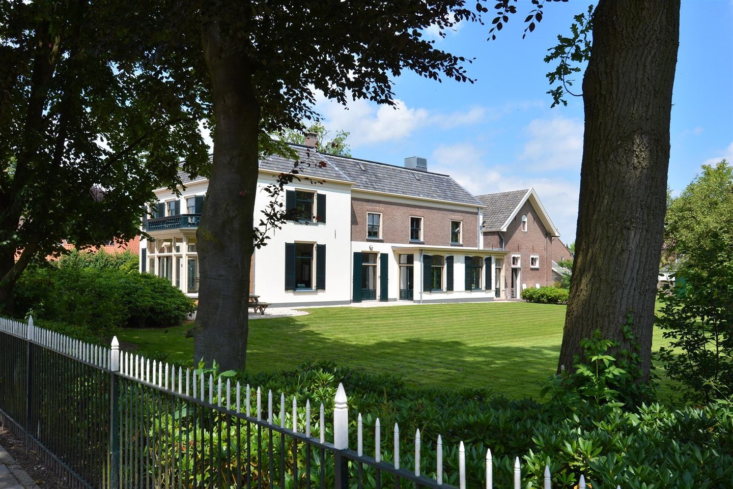 View photo 3 of Dorpsstraat 10-12