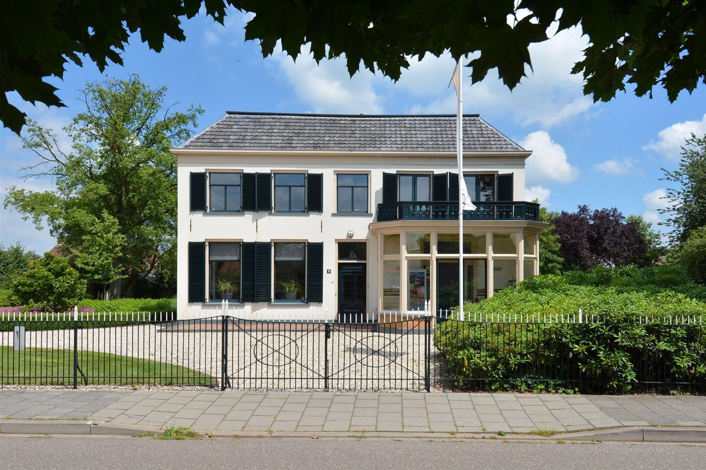 View photo 4 of Dorpsstraat 10-12