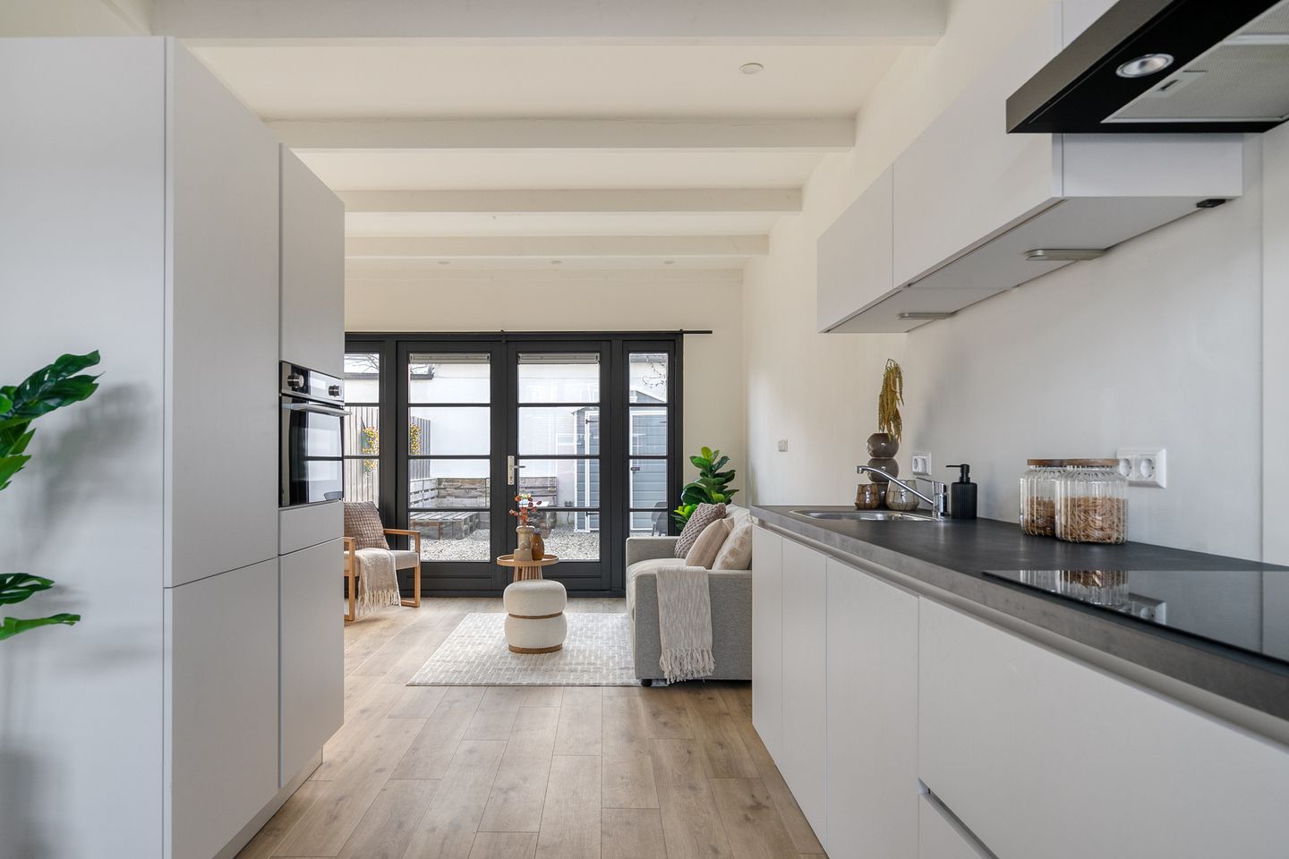 Photo 10 of Nassaustraat 73