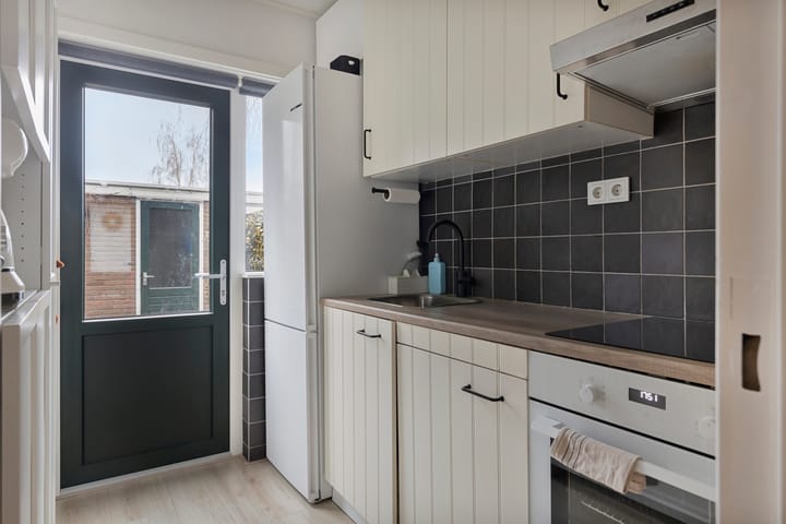 Photo 7 of Maasstraat 33