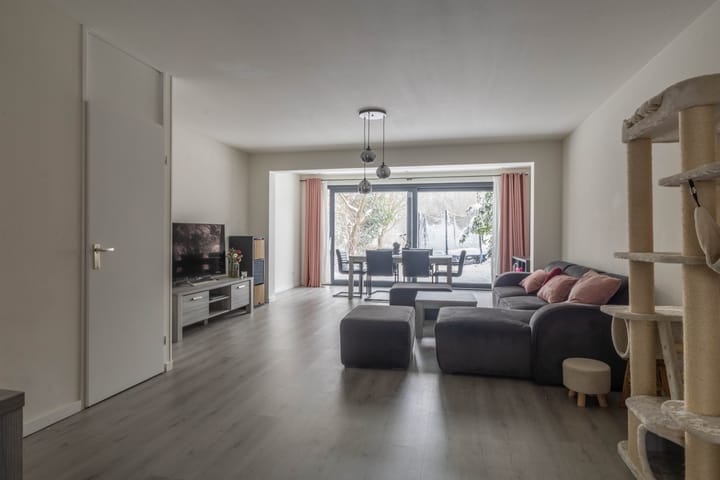 Photo 8 of Wethouder In 't Veldstraat 130