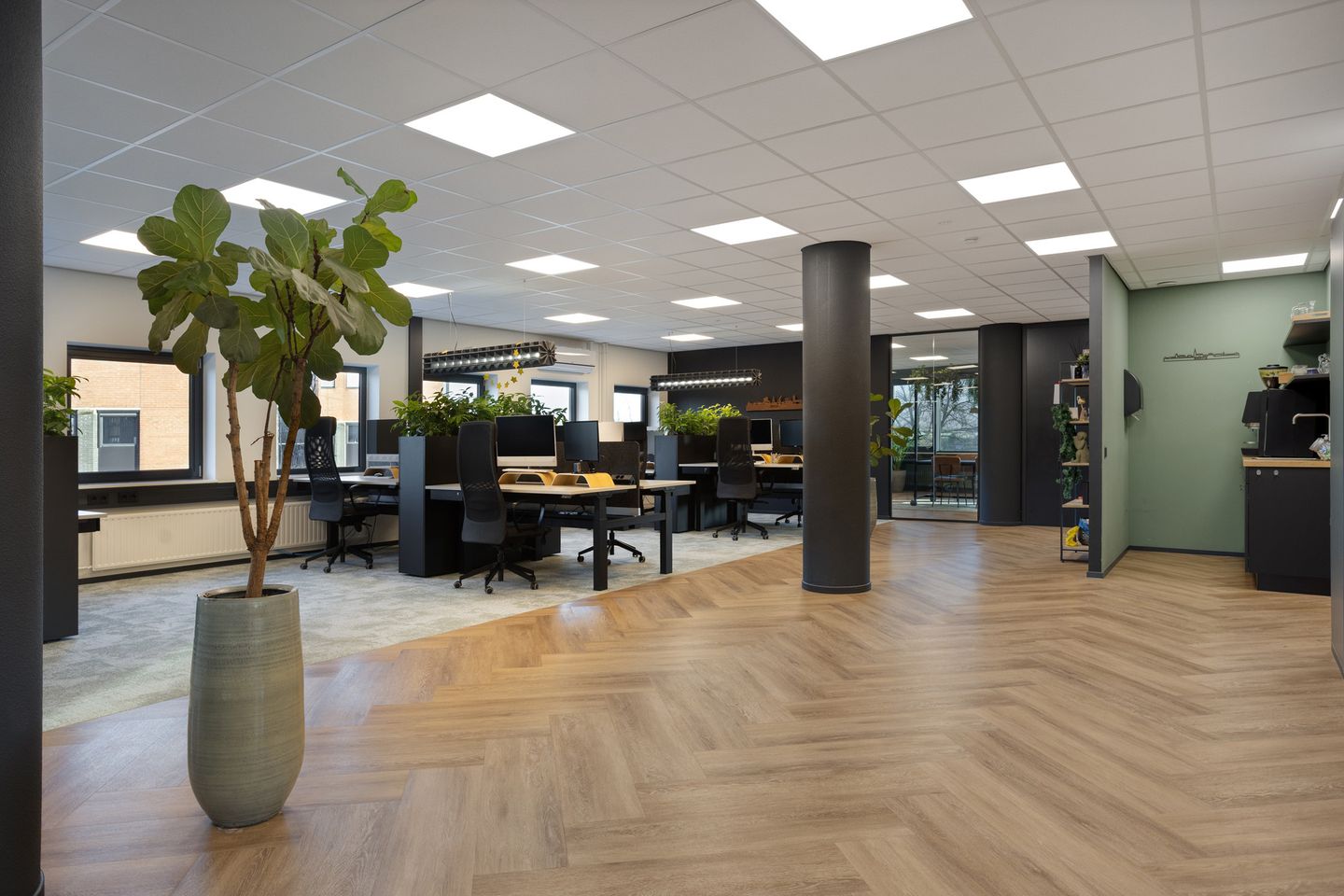 View photo 2 of Takkebijsters 13-B