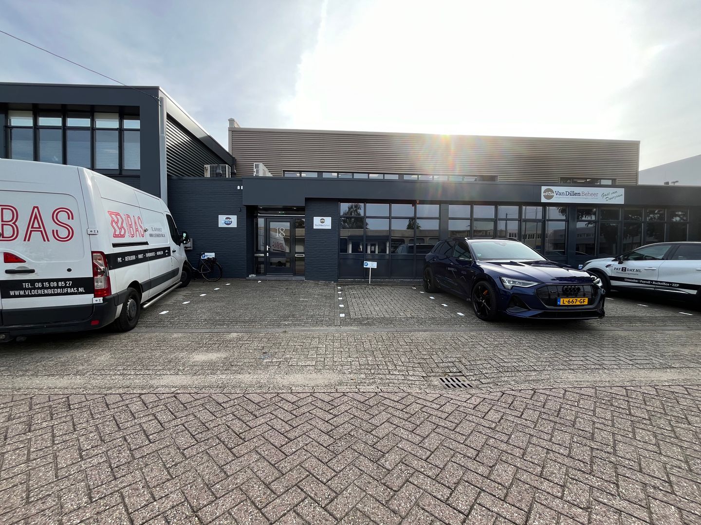 Bekijk foto 3 van Industrieweg 18