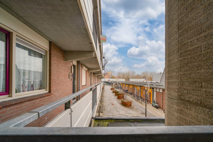 Foto 15 van Oostburgwal 27