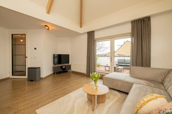 Photo 2 of Voorstraat 100-C