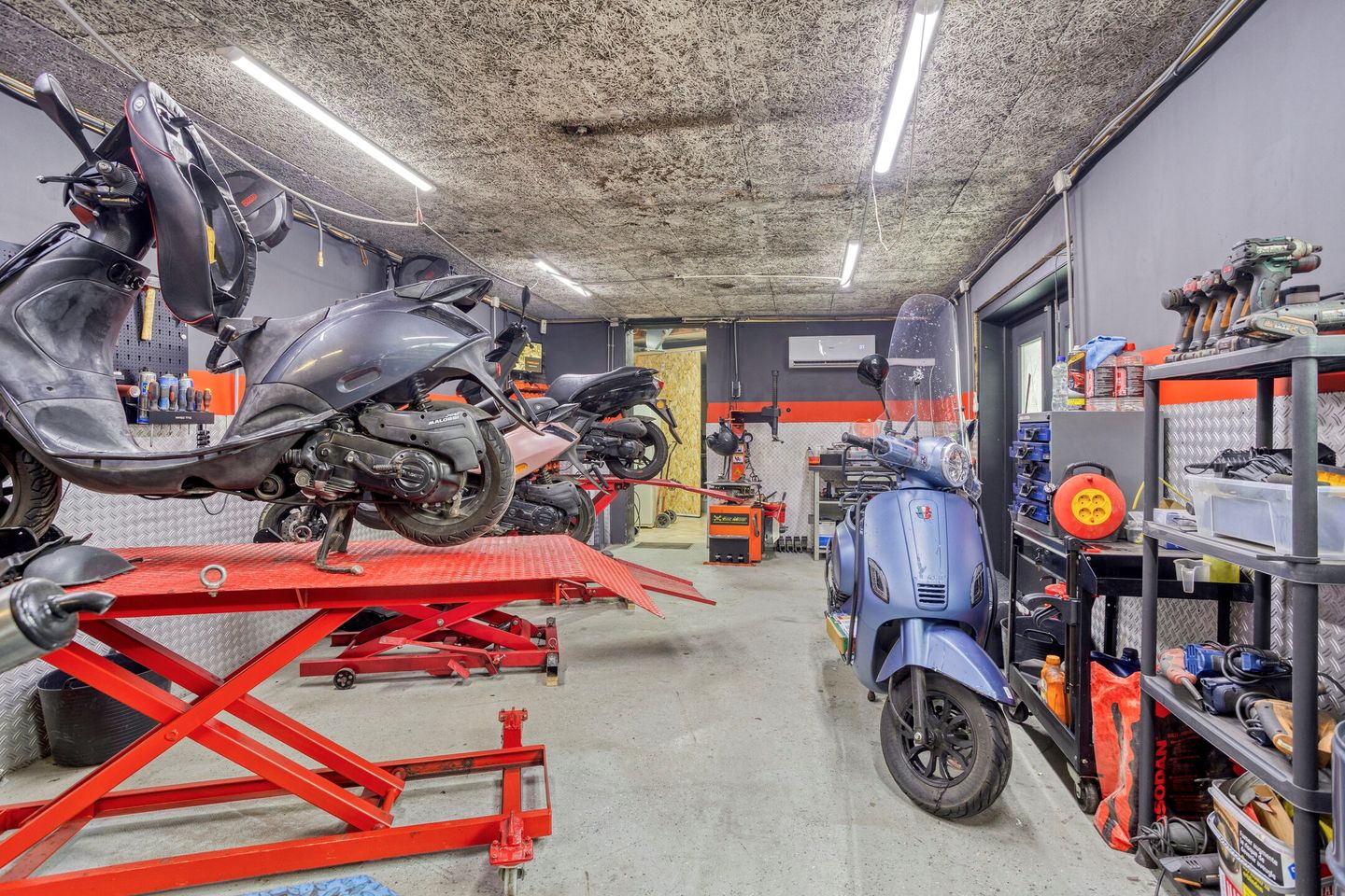 Photo 35 of Bunderstraat 202