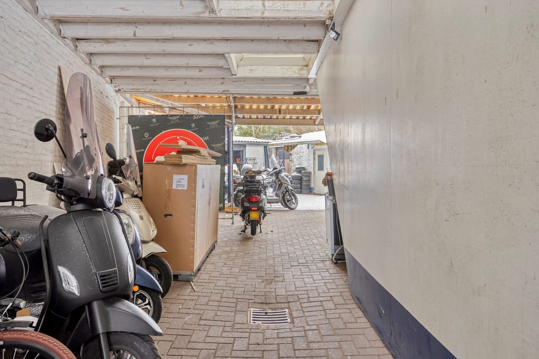 Photo 37 of Bunderstraat 202