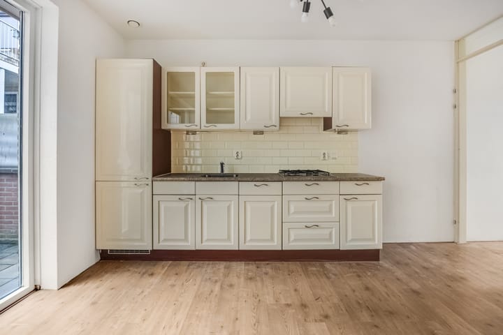 Photo 9 of Grotestraat 104-6