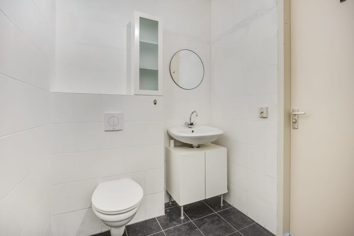 Photo 16 of Grotestraat 104-6