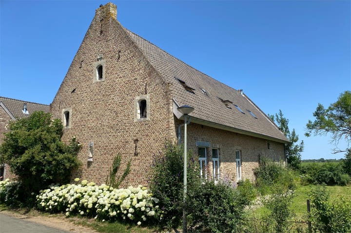 van Akenweg 96