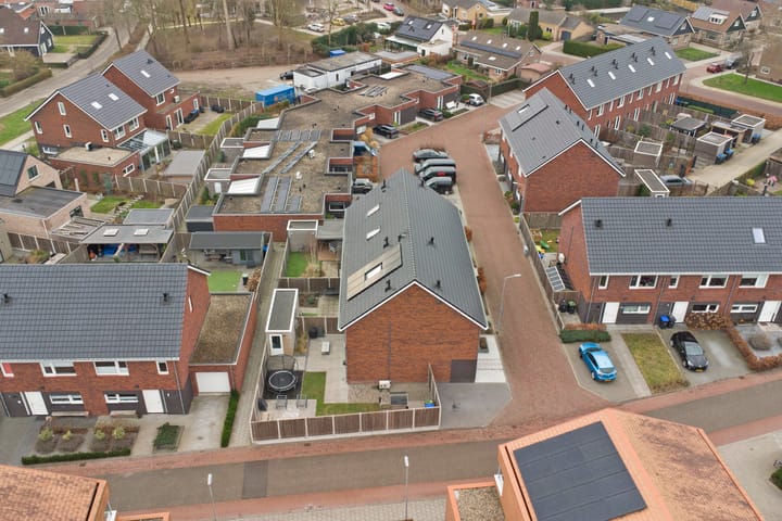 Photo 34 of Banierstraat 17