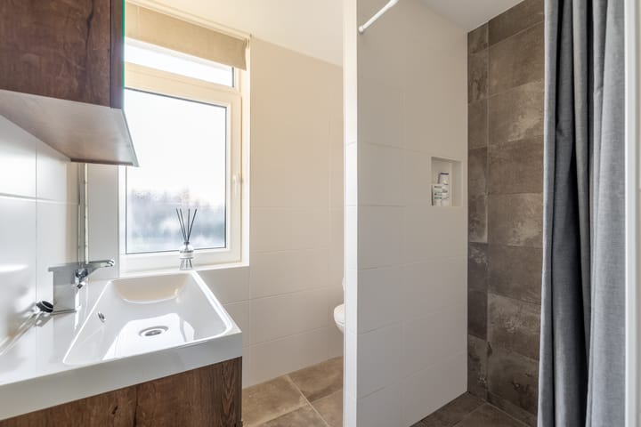 Photo 34 of Meteorenweg 1018