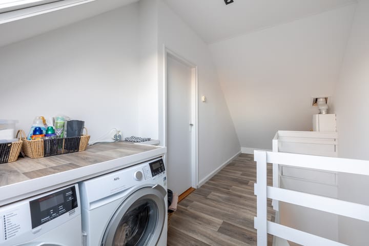 Photo 40 of Meteorenweg 1018