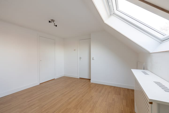 Photo 43 of Meteorenweg 1018