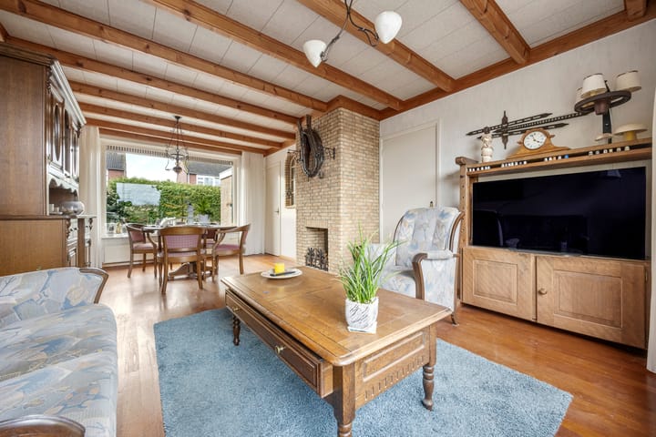 Photo 2 of Esdoornstraat 56