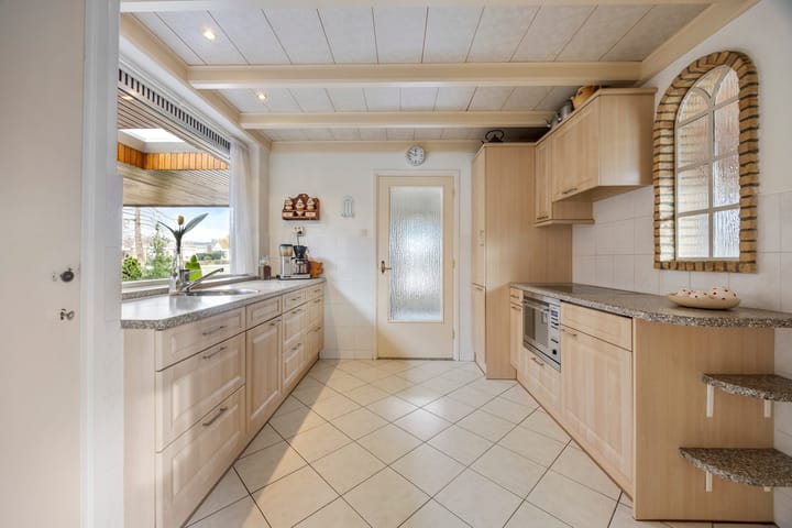 Photo 3 of Esdoornstraat 56