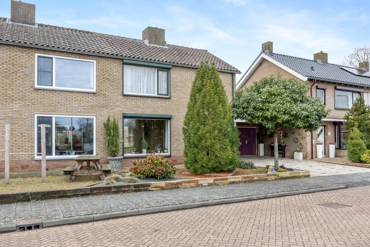 Photo 6 of Esdoornstraat 56