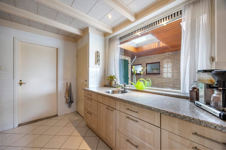 Photo 12 of Esdoornstraat 56