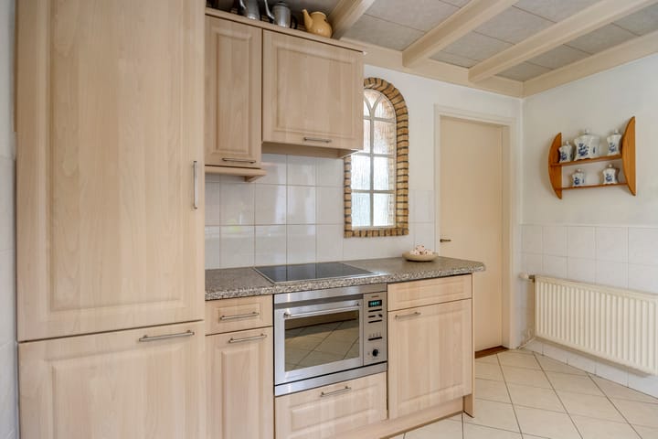 Photo 14 of Esdoornstraat 56