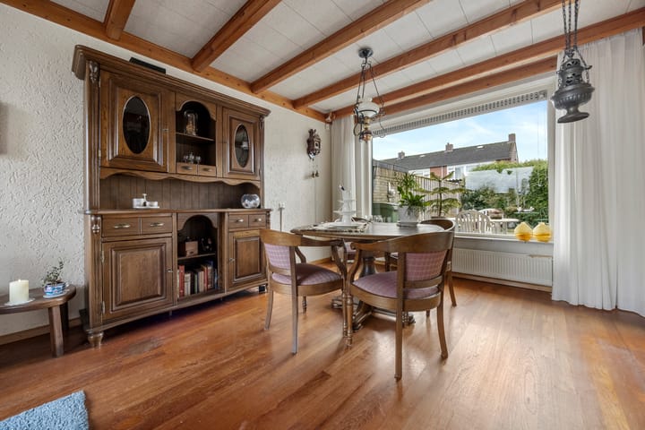 Photo 15 of Esdoornstraat 56